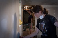 ekipa remontowa wykańcza dom we Wrocławiu